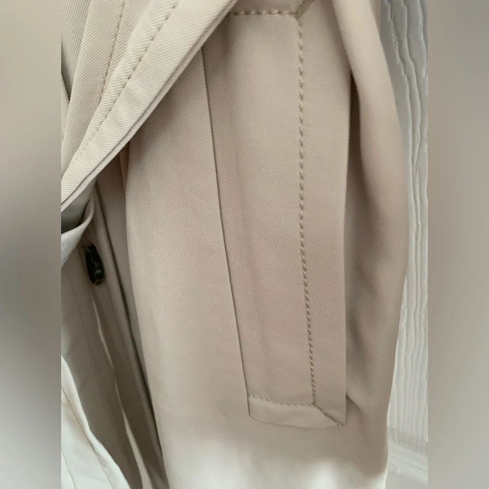 Banana Republic Trench Coat: Khaki Beige, 2 Side Pockets, 2 Side Slits M - Picture 11 of 16